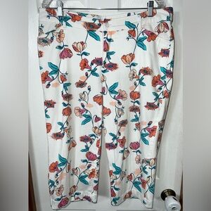 St. John’s Bay Capris Capri Pants Floral White/Multi High Rise Size 14(Large)